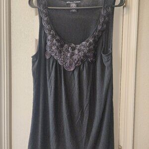 Black sleevless tank top with floral bust size 1X
